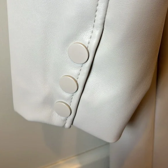 Bailey 44 Faux leather Beige / Cream Coat size LG. Only worn once. - Picture 10 of 11